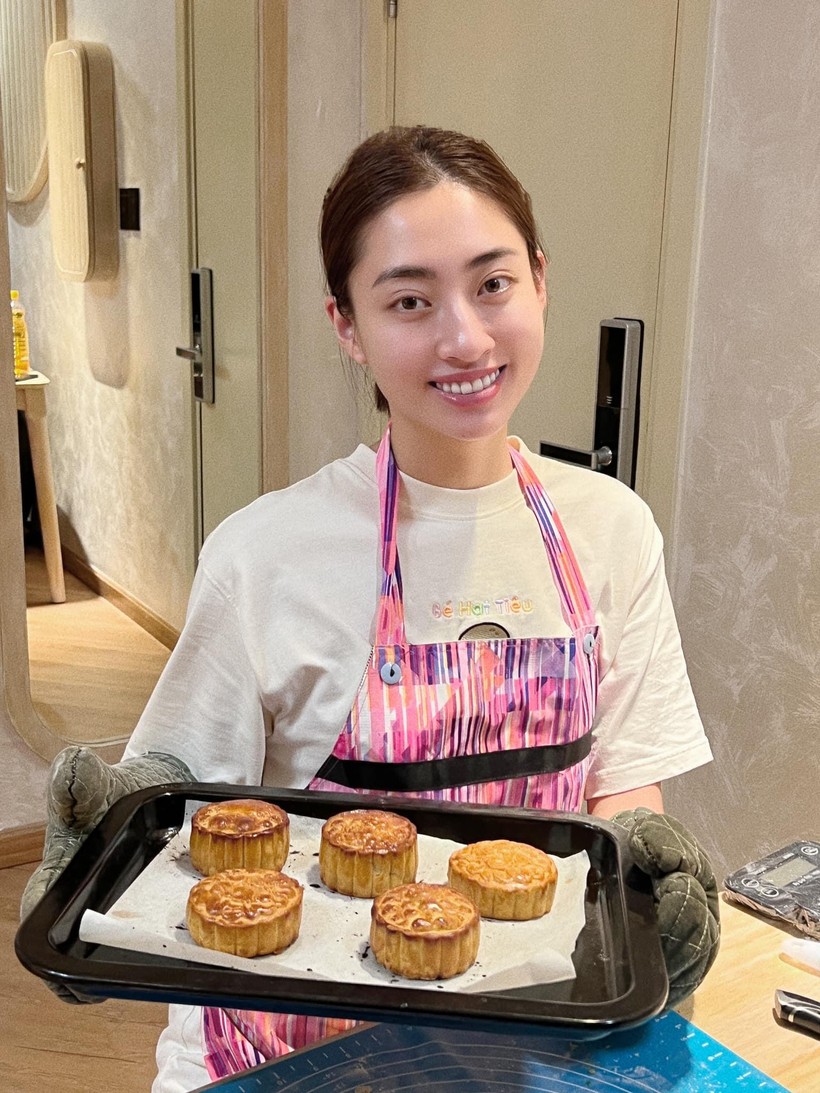 Hoa hậu Lương Thùy Linh lần đầu làm bánh trung thu tặng người vô gia cư ảnh 6