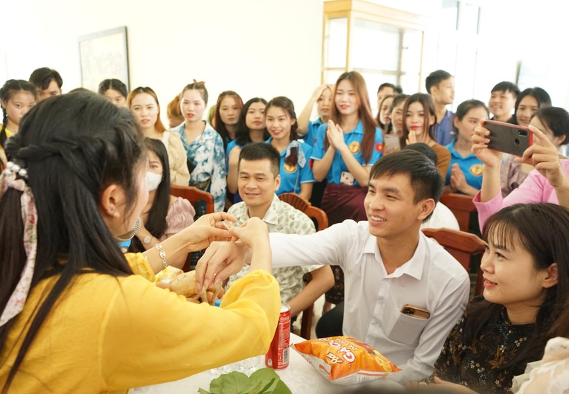 Trường Đại học Văn hoá Thể thao và Du lịch Thanh Hoá tổ chức Tết cho sinh viên Lào.