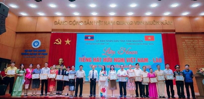 Chương trình Liên hoan tiếng hát hữu nghị Việt Nam – Lào tỉnh Thái Nguyên lần thứ IV được tổ chức tại trường Đại học Sư phạm (ĐH Thái Nguyên)
