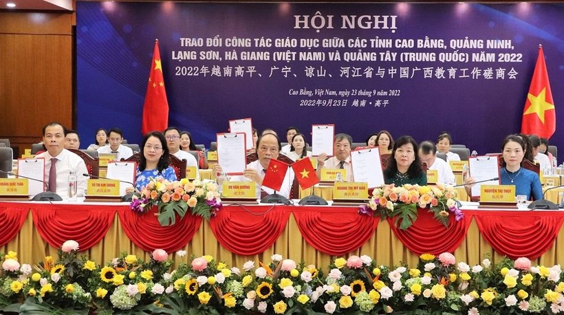 Đại diện 4 tỉnh biên giới Việt Nam tham gia ký kết hợp tác trao đổi trong lĩnh vực giáo dục với tỉnh Quảng Tây, Trung Quốc.