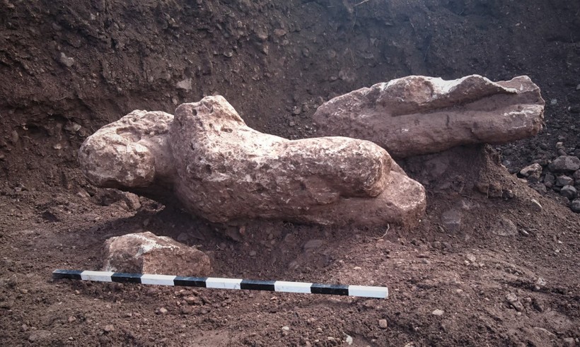 Thân của bức tượng cổ từ thời Hy Lạp cổ đại được phát hiện ở gần thị trấn Atalanti.