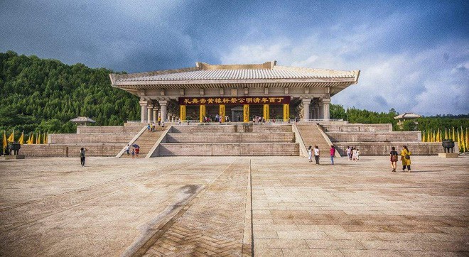 Lăng mộ của Hiên Viên Hoàng Đế không bị kẻ gian mạo phạm trong suốt hàng ngàn năm dù bên trong có nhiều bảo vật giá trị.
