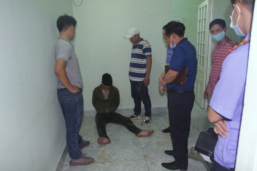 Bắt bắt đối tượng Lê Văn Đạo trú tại phường Thủy Xuân đang tang trữ ma túy