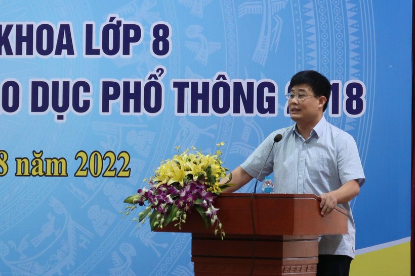 Thứ trưởng Nguyễn Hữu Độ làm việc với Hội đồng thẩm định SGK lớp 8 ảnh 1