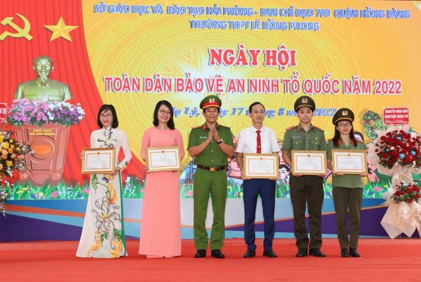 Trường THPT Lê Hồng Phong (Hải Phòng) đóng góp tích cực cho phong trào bảo vệ an ninh tổ quốc ảnh 2
