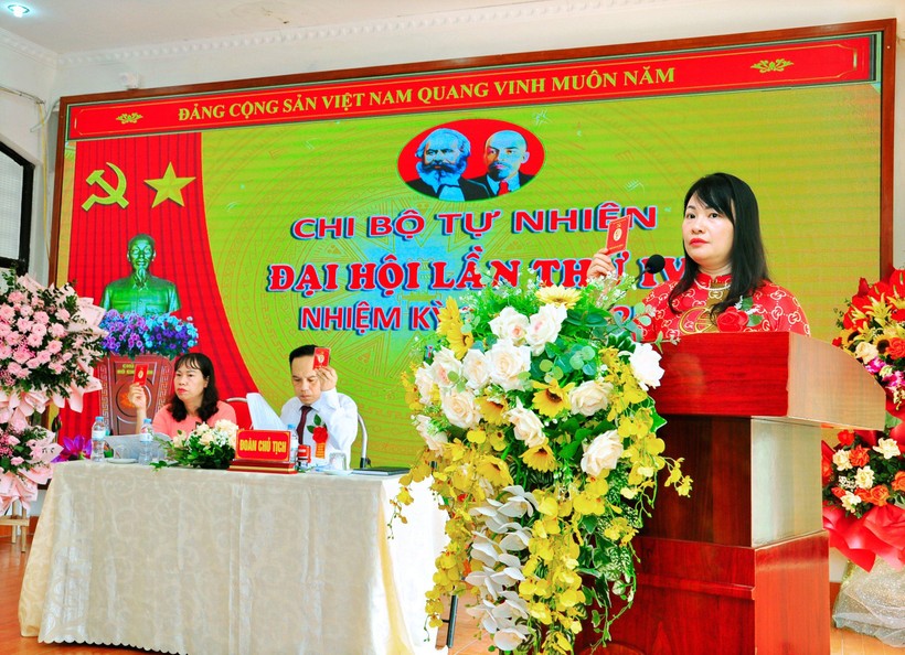 Đại hội Chi bộ Tự nhiên, thuộc Đảng uỷ Trường THPT Lê Hồng Phong thành công tốt đẹp.