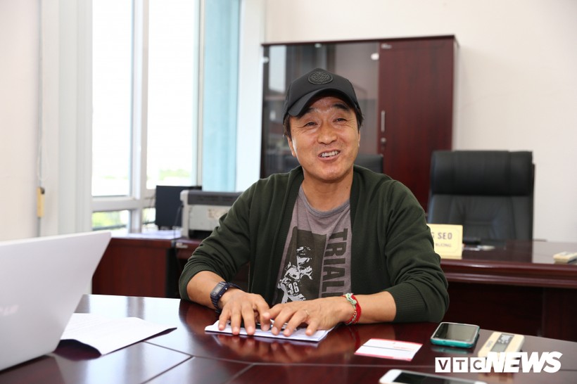 Trợ lý Lee Young-jin là "cánh tay phải" đắc lực của HLV Park Hang Seo