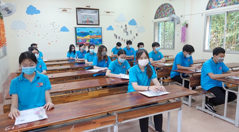 Học sinh trường THPT Chuyên Tuyên Quang trước giờ thi.