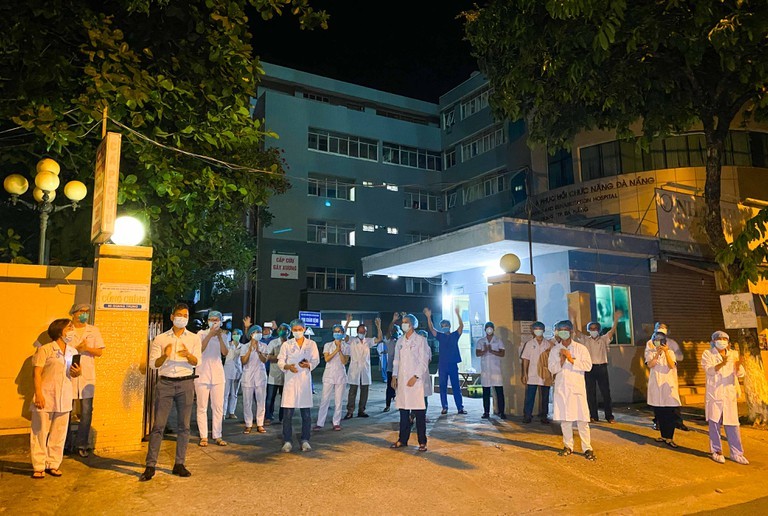 Đà Nẵng: Ngày đầu tiên dỡ bỏ phong tỏa khu vực xung quanh 3 bệnh viện