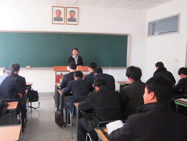 Trong lớp học ở Triều Tiên
