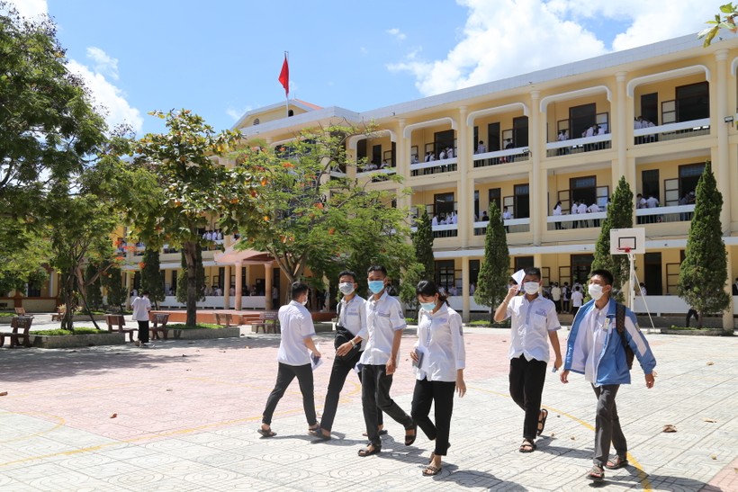Các thí sinh tham dự kỳ thi tốt nghiệp THPT năm 2020 tại điểm thi Trường THPT Phan Đình Phùng (Đồng Hới - Quảng Bình)