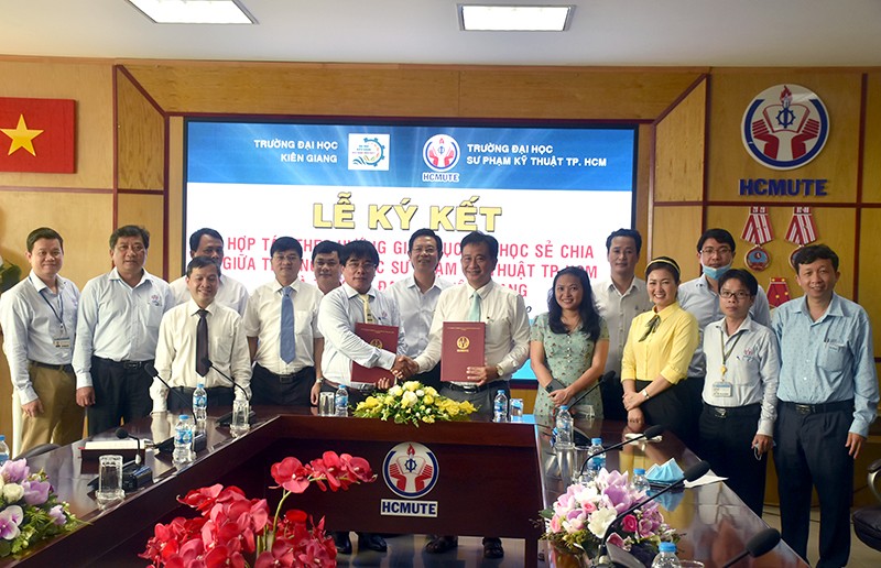 Trường ĐH Sư phạm Kỹ thuật TPHCM và Trường ĐH Kiên Giang ký kết biên bản hợp tác.