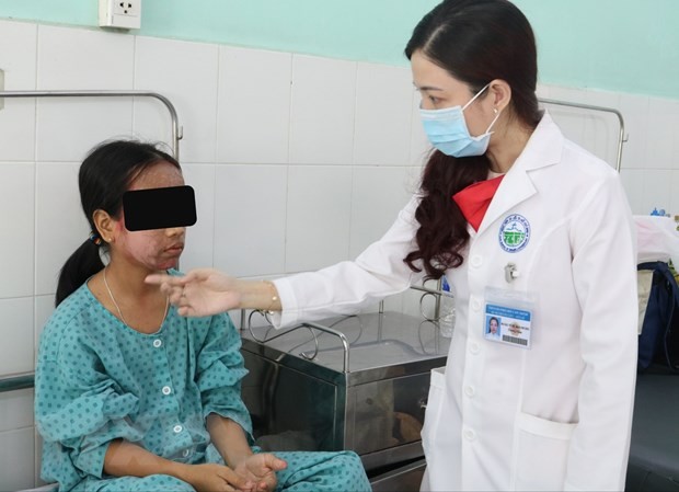 Dùng sản phẩm trắng da siêu tốc, thiếu nữ ở Ninh Thuận lở loét gương mặt kinh hoàng