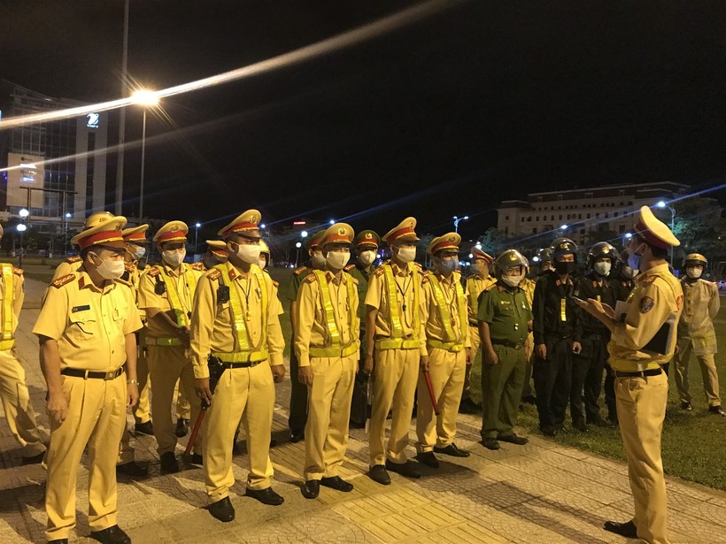 Xuyên đêm theo chân cảnh sát giao thông Đà Nẵng trấn áp đua xe